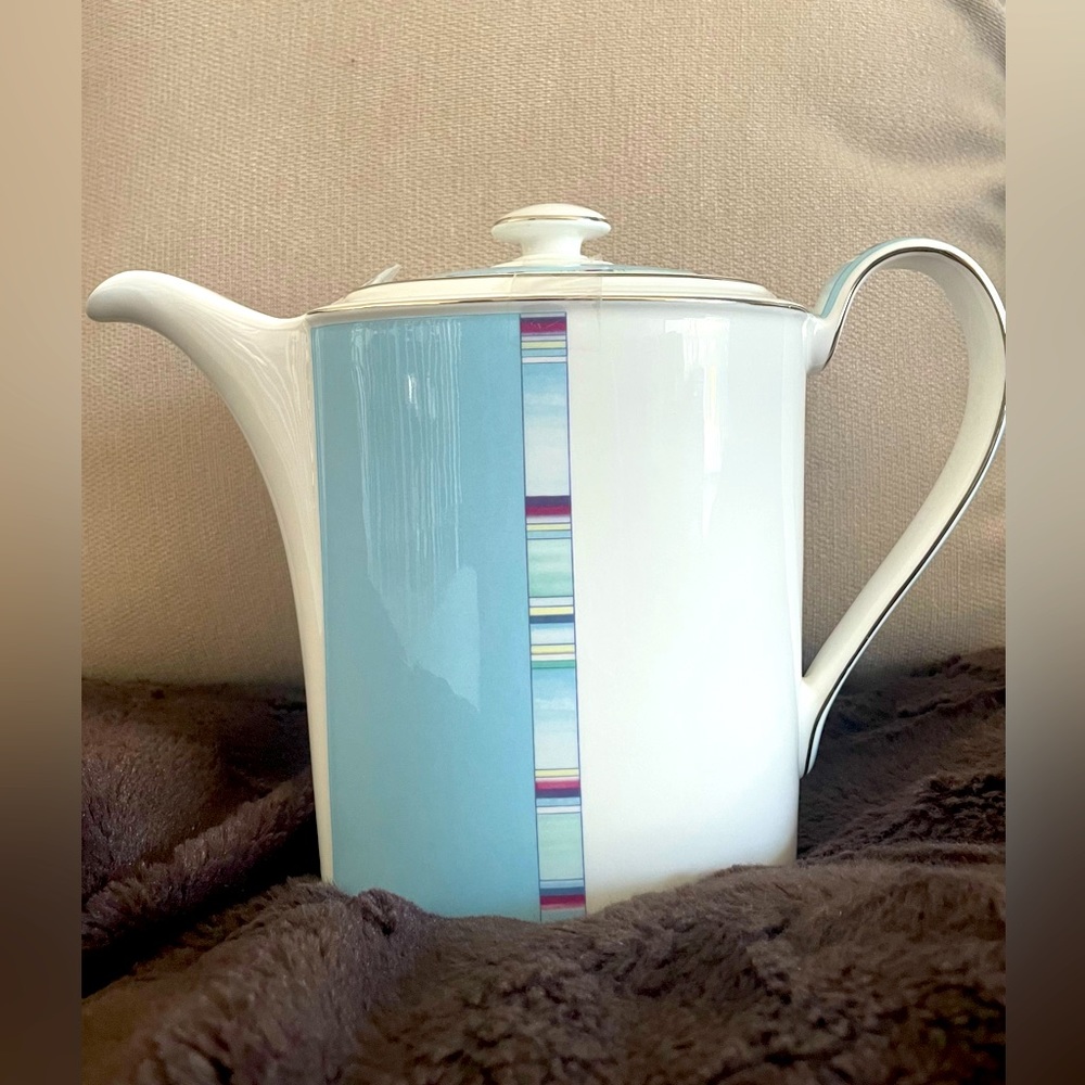 Beautiful Wedgwood England 1759 Pitcher